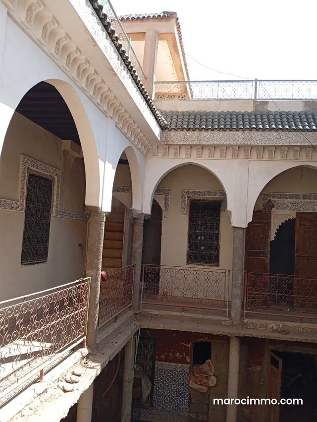 Riad à vendre à Michouar. 6 chambres agréables. Salon traditionnel — 3