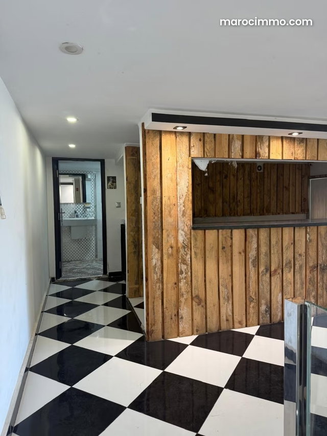 Local commercial à louer — 2