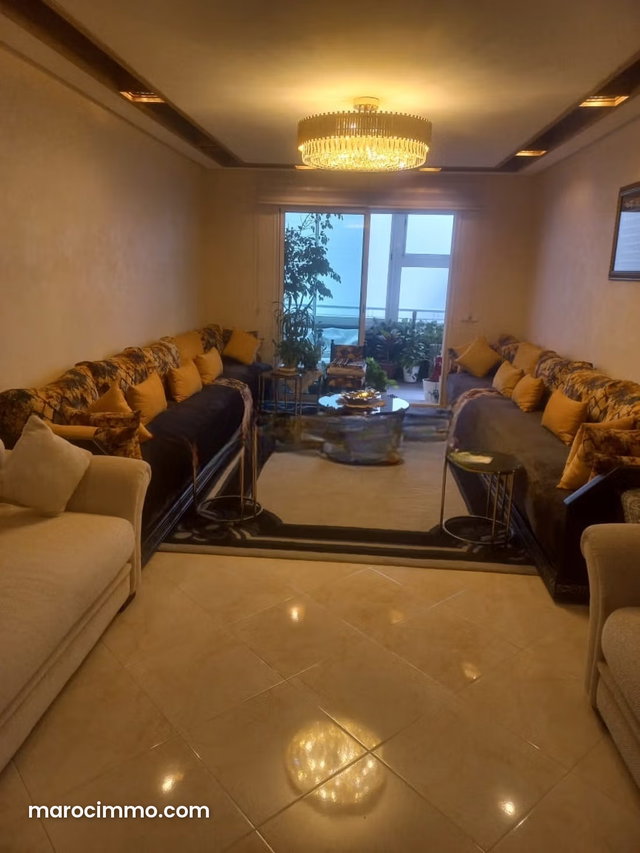 Appartement à vendre en Centre Ville. 3 pièces confortables. Porte blindée et résidence sécurisée — 2