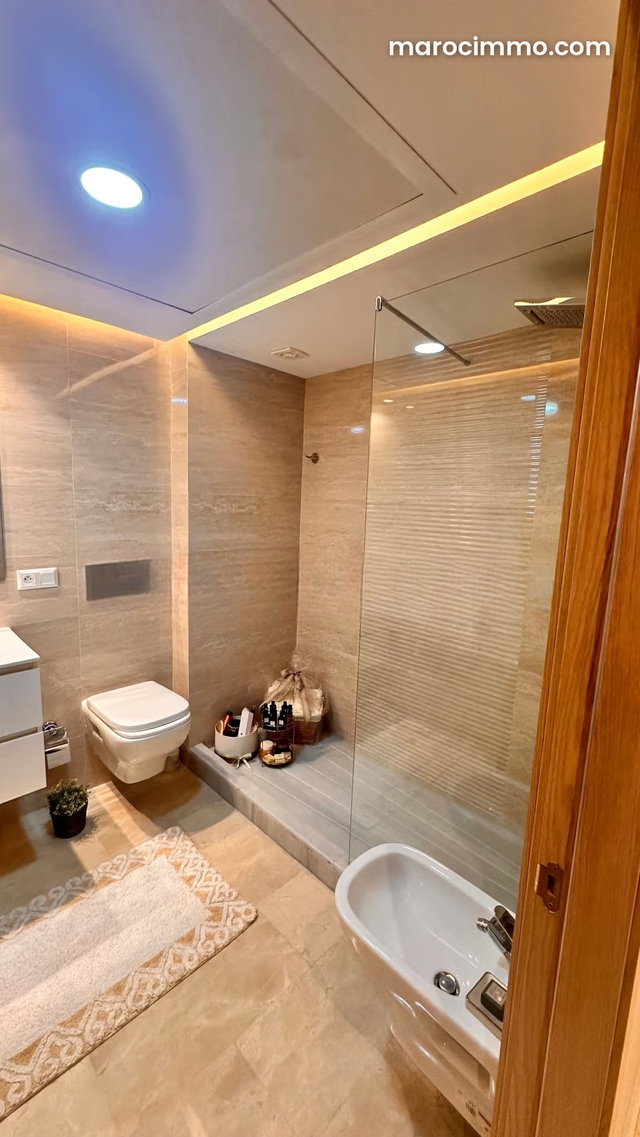 Vente d'un bel appartement à tanger centre. 4 pièces. Bien meublé — 3