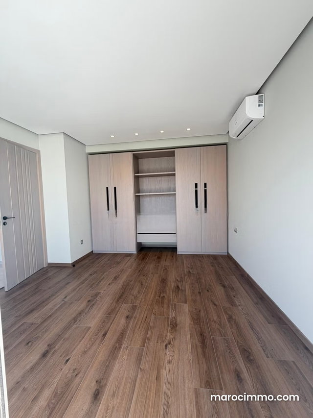 Superbe appartement à louer à Oasis. Surface de 65 m². Fenêtres avec double vitrage et porte blindée — 3