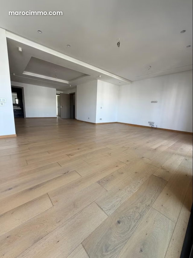 Location d'un appartement à Ain Diab. 3 belles chambres. Vue sur la mer, chauffage central — 2