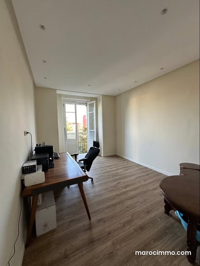 Beautiful bright apartment with modern amenities and ancient charm — 5