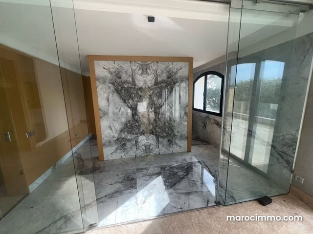 Somptueuse maison à vendre au parAnfa. Surface totale 920 m². Fenêtres double vitrage et chauffage central — 3