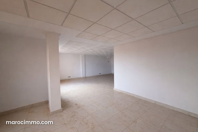 Local commercial neuf à saisir — 2