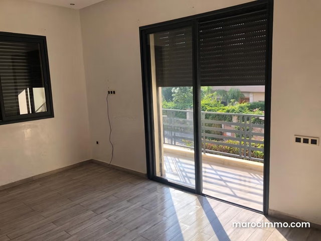 Villa à Vendre, 4 Ch, 3 Salons, Piscine — 4