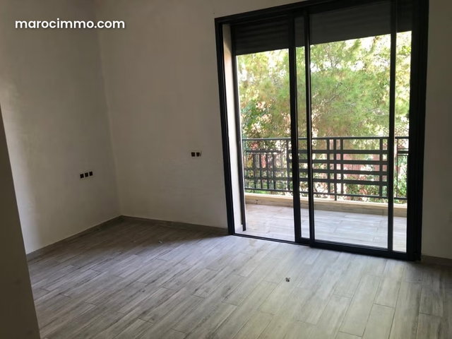 Villa à Vendre, 4 Ch, 3 Salons, Piscine — 2