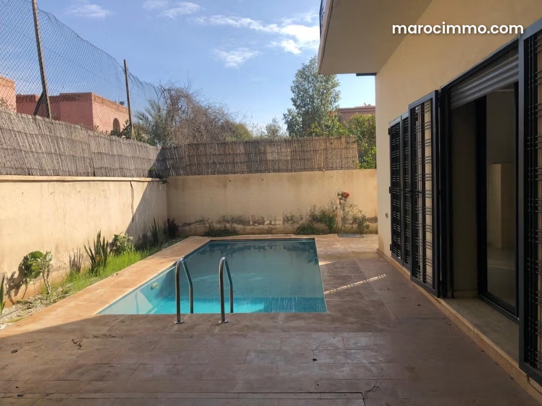304 m² Villa with Swimming Pool for Sale on the Agadir Road, Marrakech — Marrakesh
