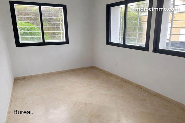 Vente villa de luxe avec jardin et piscine — 2