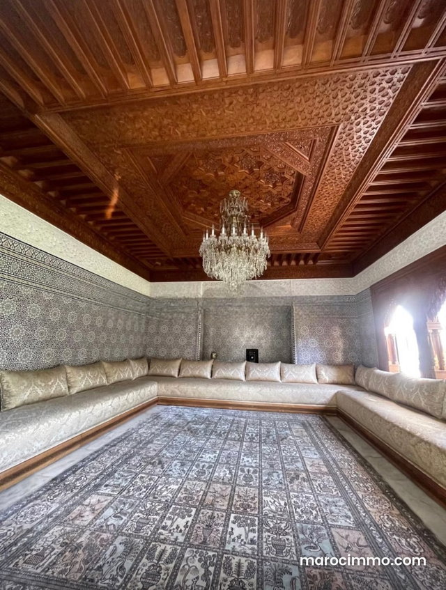 Somptueuse villa à vendre à Souissi. Surface totale 2000 m². Bien meublé — 2