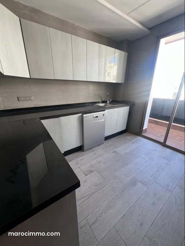 Superbe appartement à louer à Racine. Surface totale 150 m². Chauffage central et porte blindée — 5
