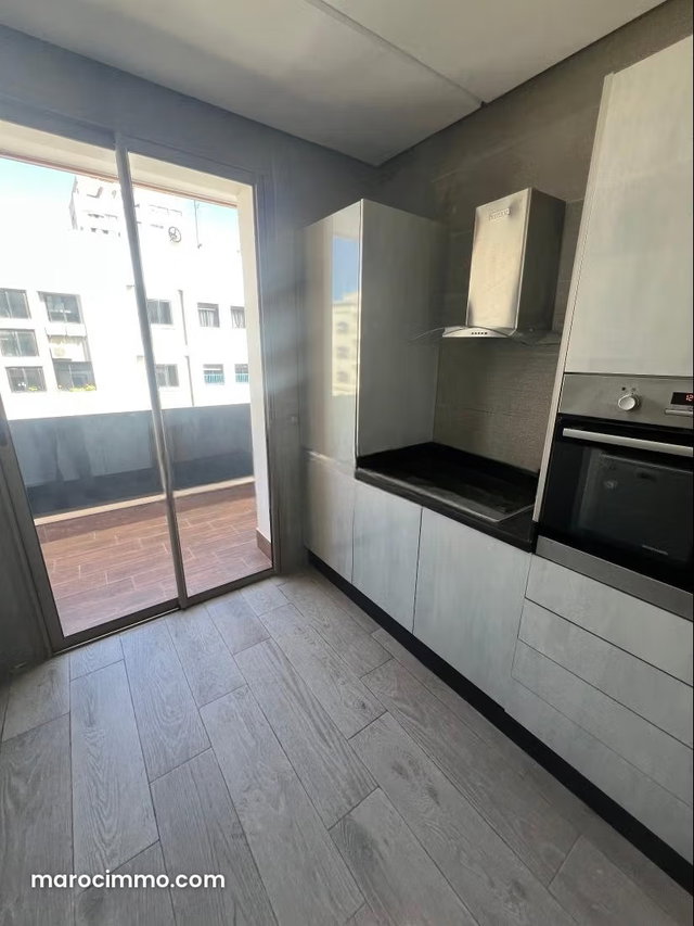 Superbe appartement à louer à Racine. Surface totale 150 m². Chauffage central et porte blindée — 3
