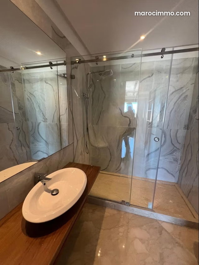 Superbe appartement à louer à Racine. Surface totale 150 m². Chauffage central et porte blindée — 4