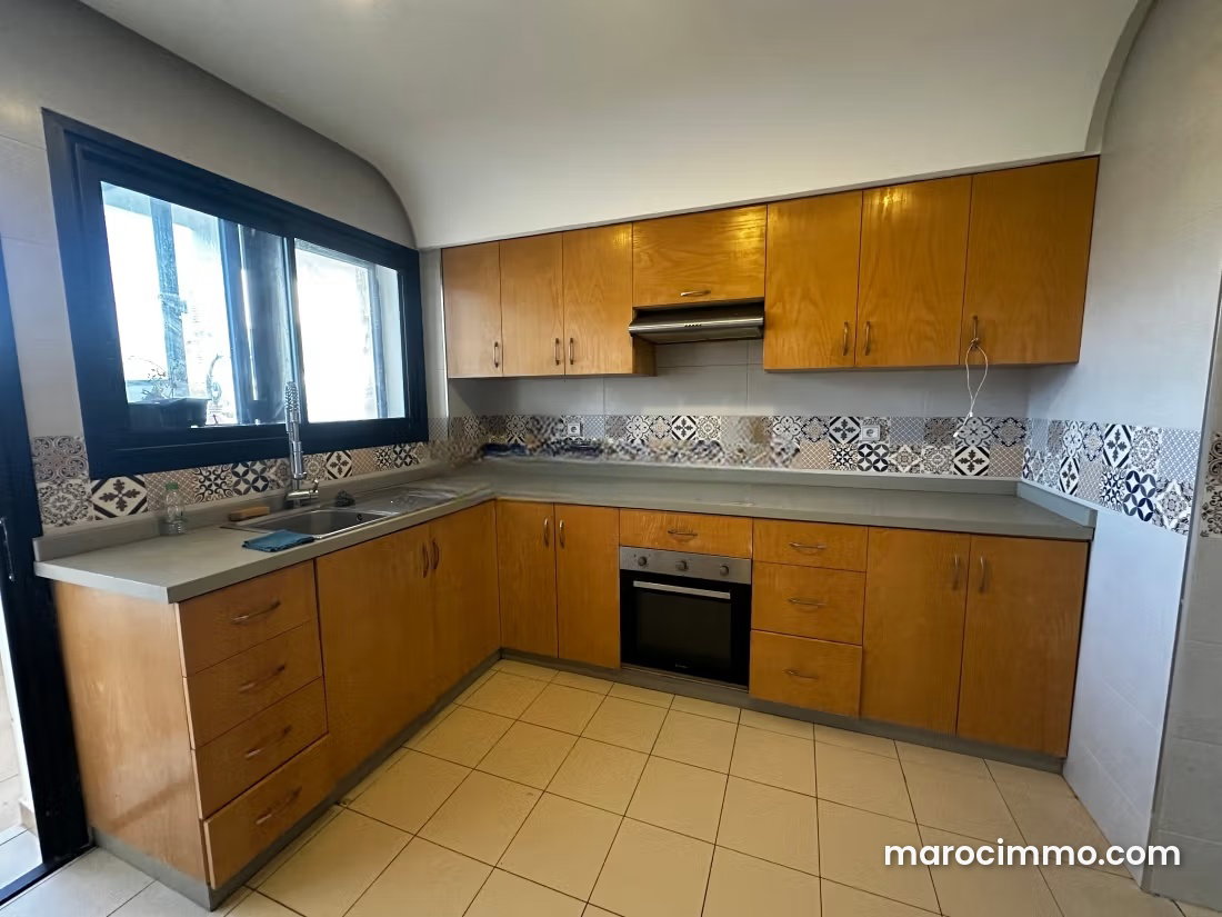 Appartement 3 pièces à louer à Riyad Rabat, calme et bien situé — Rabat