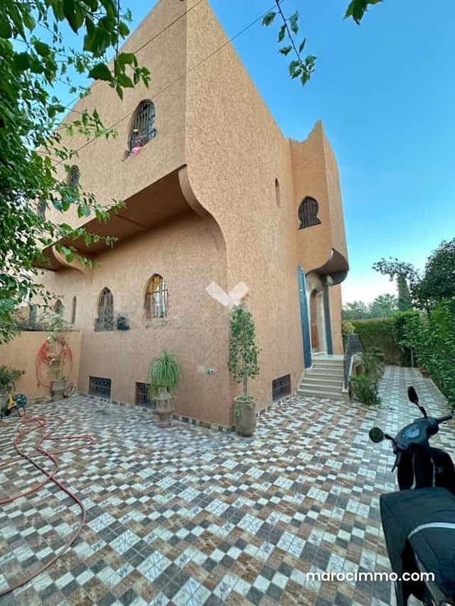 Villa à Vendre de 377.0 m² à Marrakech, Hay El Bahja — 2