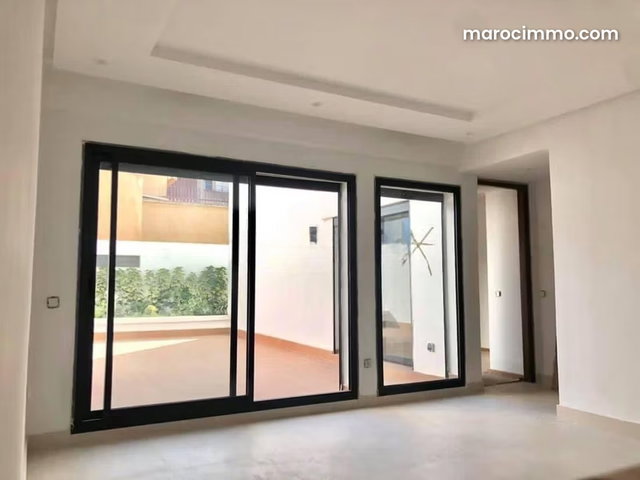 A Vendre grand studio avec terrasse et jardin a palmier — 2