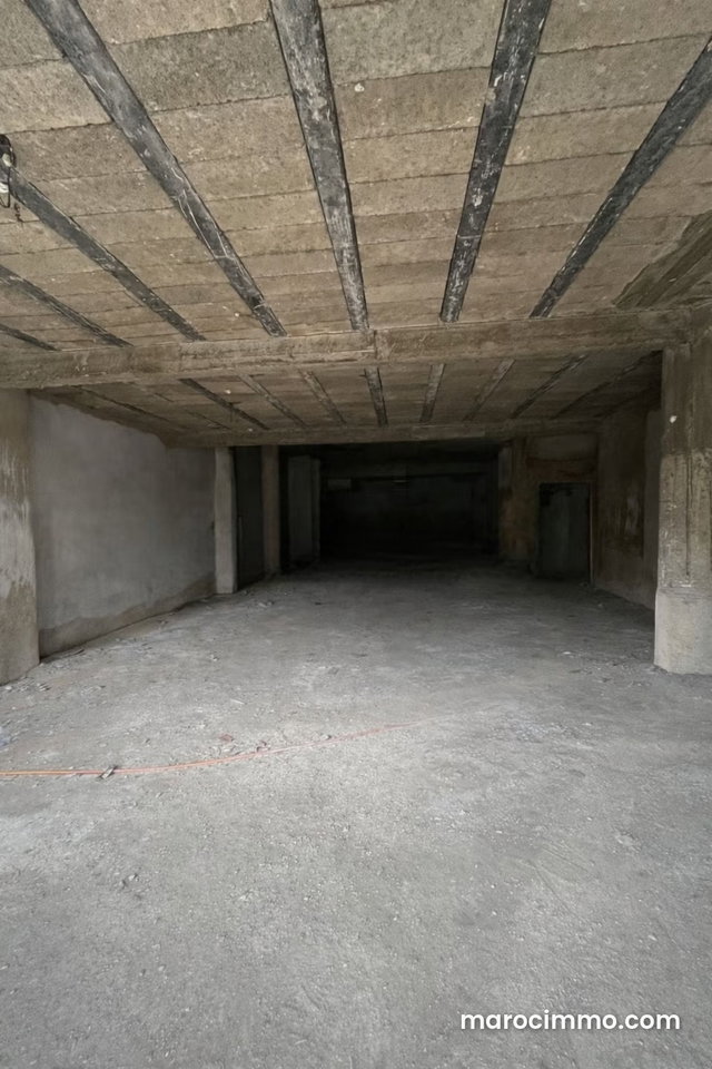 Local commercial spacieux Fort potentiel showroom — 4