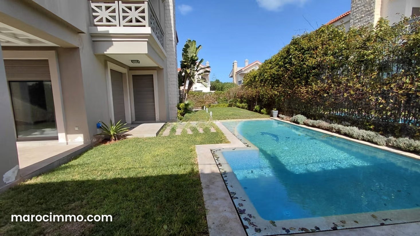 Villa for rent in Dar Bouazza, private gated residence with swimming pool — Dar Bouazza