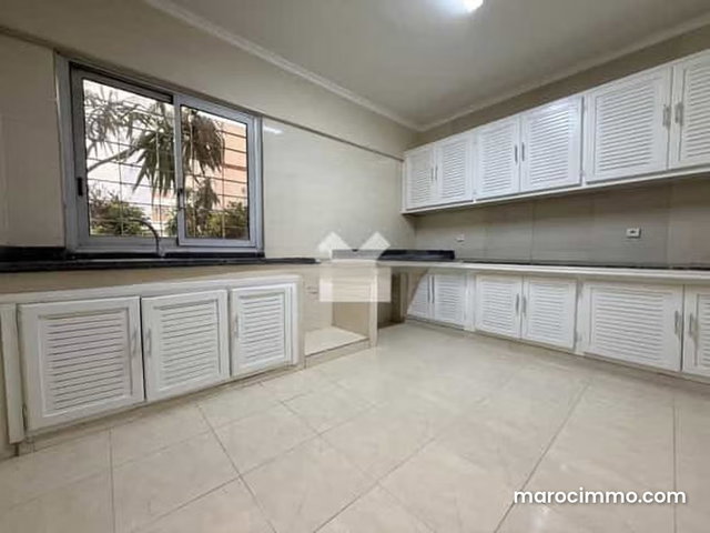 Appartement à Louer de 145.0 m² à Casablanca, Les Princesses — 3