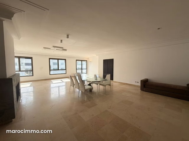 Family apartment renovated 200m² 3 bedrooms — 4