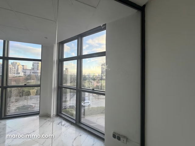 Beautiful Offices for Rent at Ferme Bretonne Hay Arraha. 60 m² Space. Concierge and Air Conditioning — Casablanca