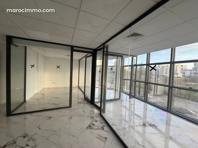 Beautiful Offices for Rent at Ferme Bretonne Hay Arraha. 60 m² Space. Concierge and Air Conditioning — 3