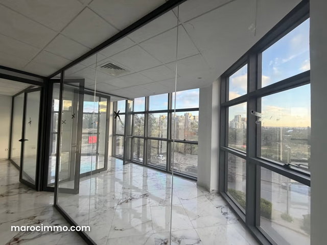 Beautiful Offices for Rent at Ferme Bretonne Hay Arraha. 60 m² Space. Concierge and Air Conditioning — 2