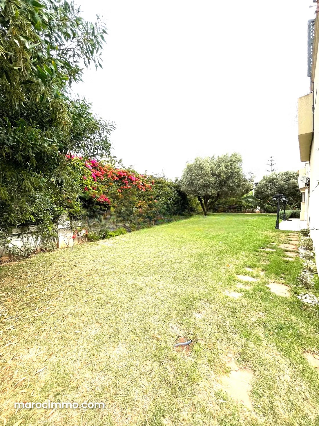 976 sqm Andalusian Villa with Pool and Garden in Dar Bouazza — Dar Bouazza