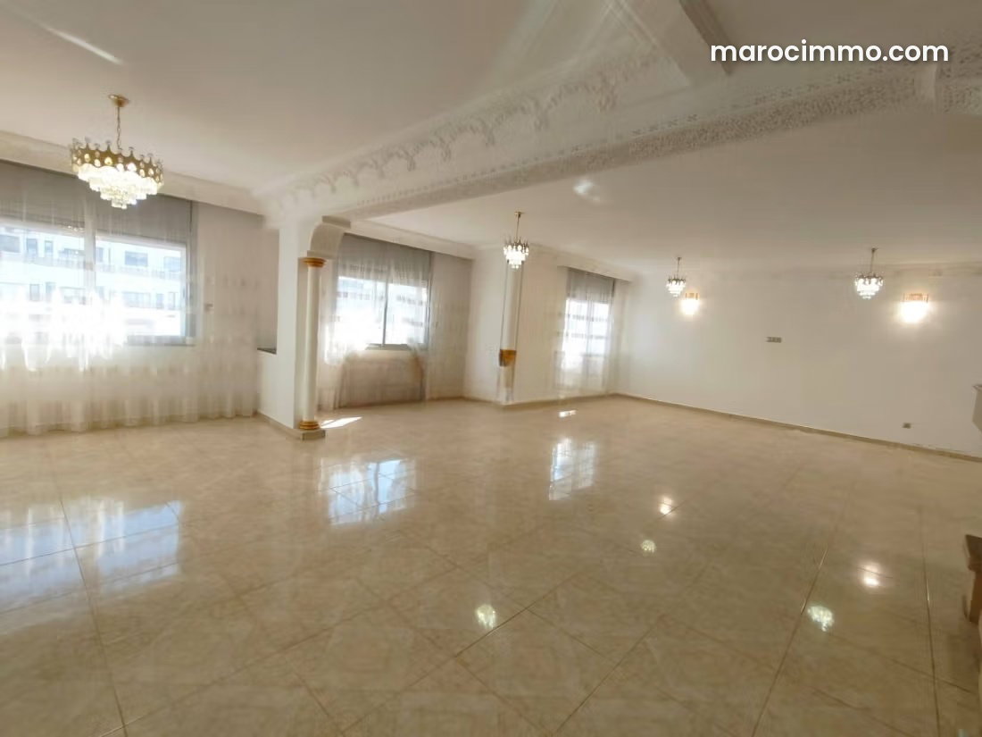 Spacious apartment with terrace for rent in Racine, Casablanca — Casablanca