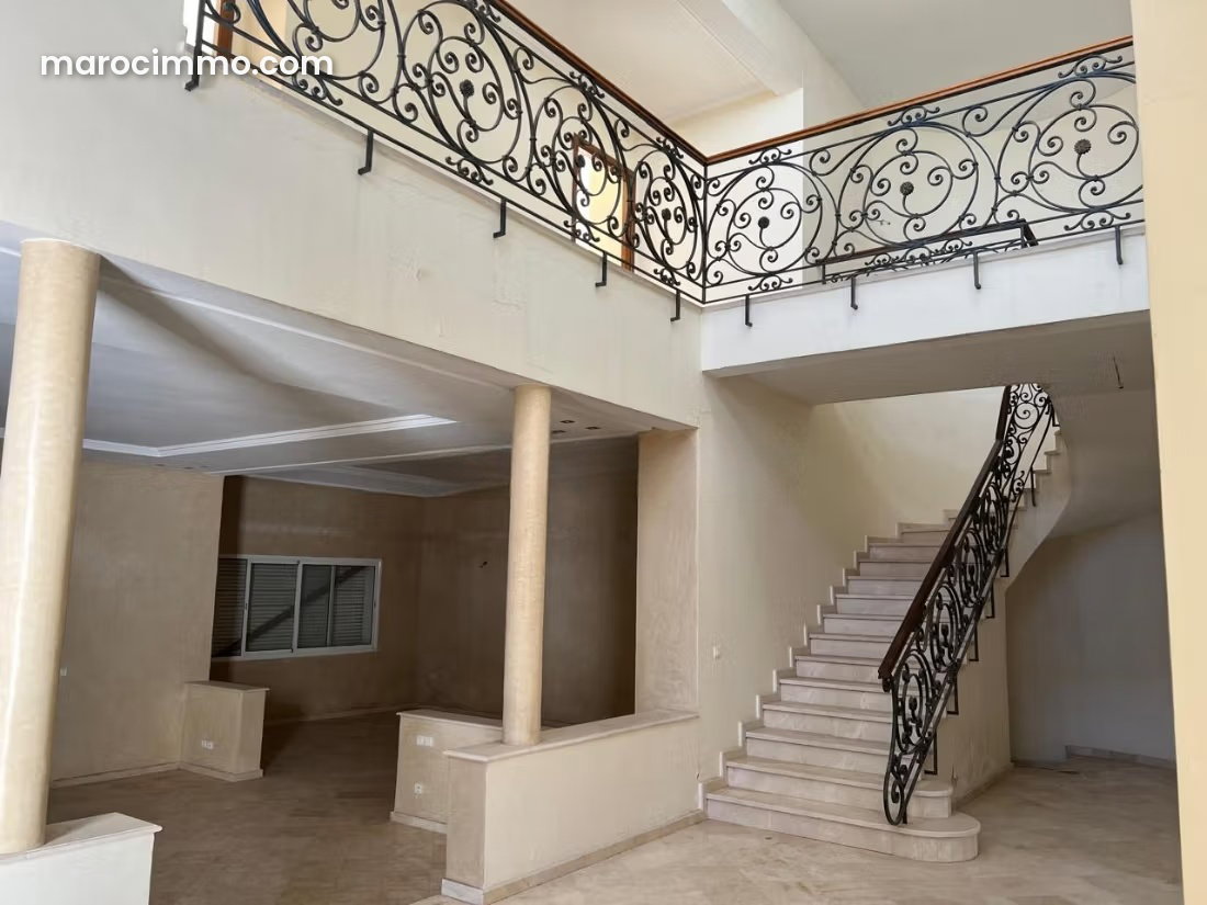 470 m² Villa in Nouaceur, 4 Bedrooms with En-Suite Bathrooms and Garden — Nouaceur