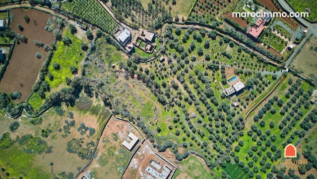 Terrain titré de 2,8 hectares et villa à Marrakech — 2