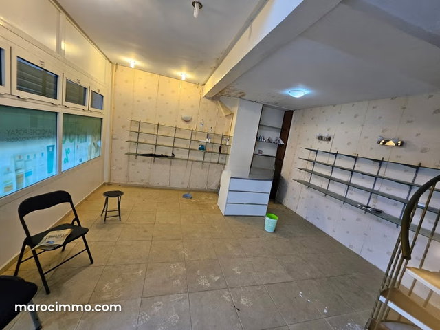 Beau local à vendre en Hassan Centre Ville. Superficie 72 m². Porte blindée — 2