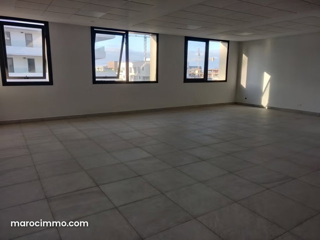 Office Space for Rent in Casablanca Finance City. 88 m². Parking and Elevator — 2