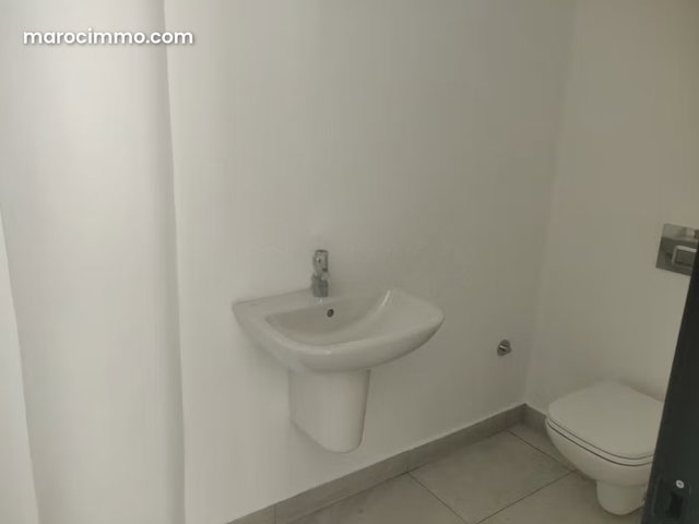Office Space for Rent in Casablanca Finance City. 88 m². Parking and Elevator — 3