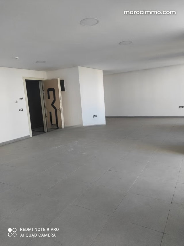 Offices for rent in Oulfa. Total area 78 m². Elevator and parking — 2