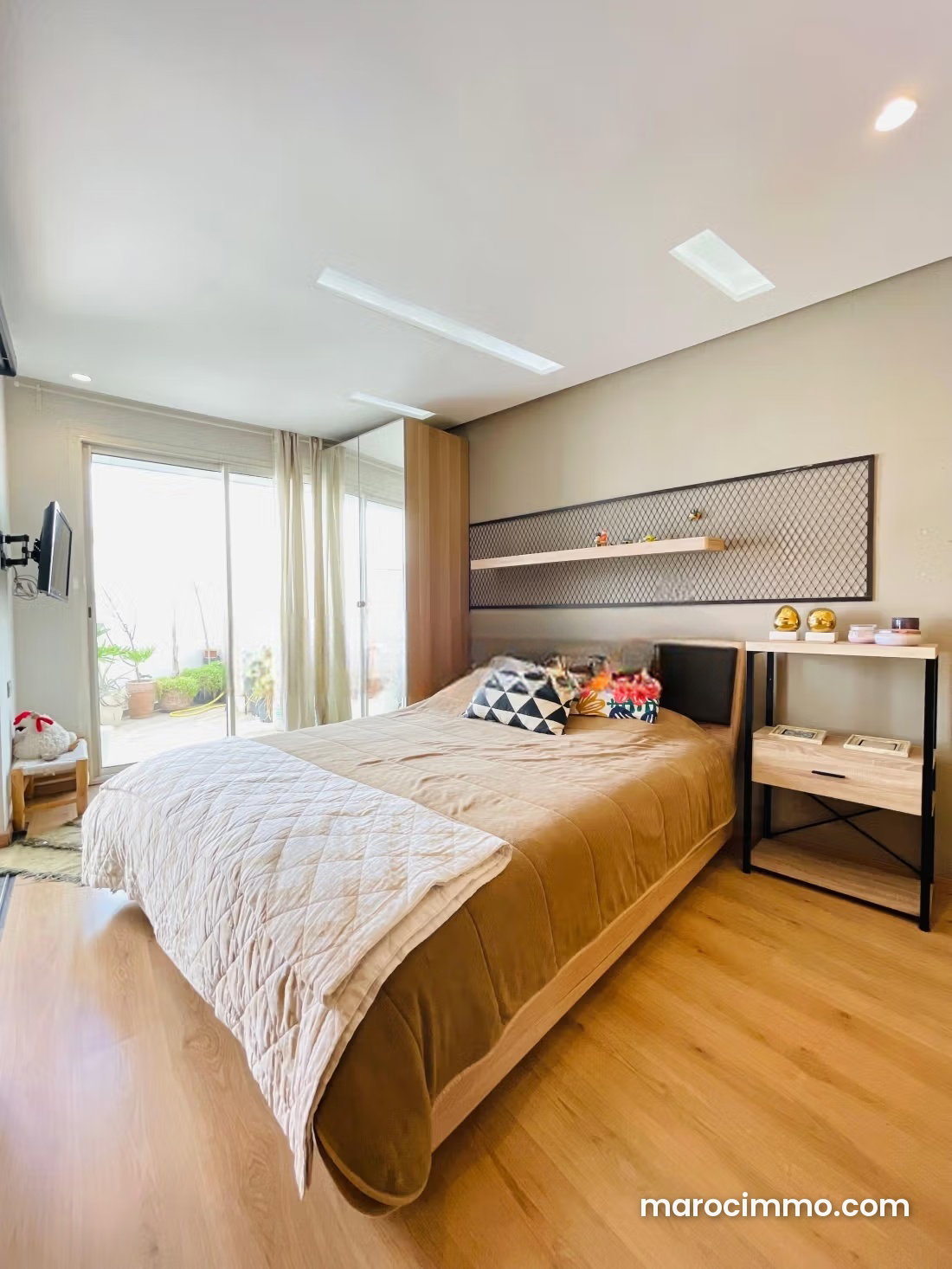 Furnished apartment with terrace for rent in Oasis, Casablanca — Casablanca