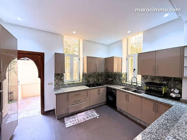 Villa de haut standing à louer à Route de l'Ourika. Superficie 250 m². Bien meublé — 4