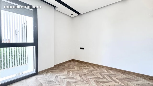 Studio à louée avec grande terrasse les hôpitaux — 4