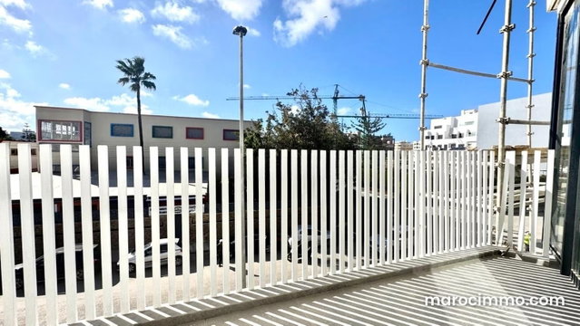 Studio à louée avec grande terrasse les hôpitaux — 2