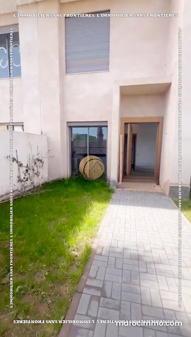 Villa vide R1 à vendre avec piscine privée – Route de Fès 239 m² — 2