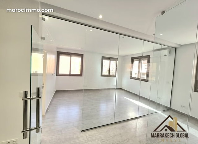 Bureau Professionnel de 80 m² à Louer Quartier T — 3