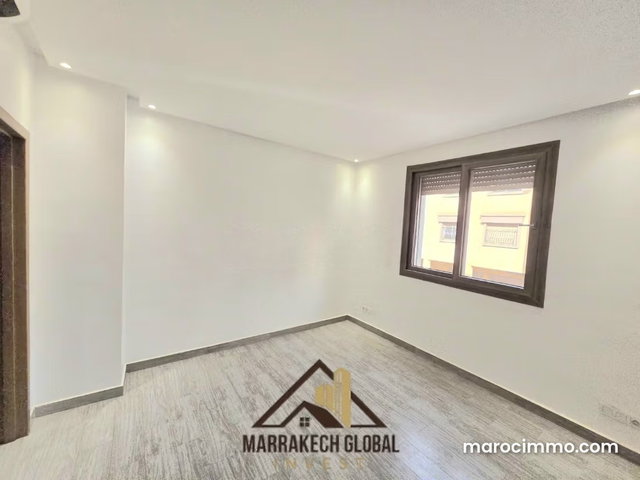 Bureau Professionnel de 80 m² à Louer Quartier T — 5