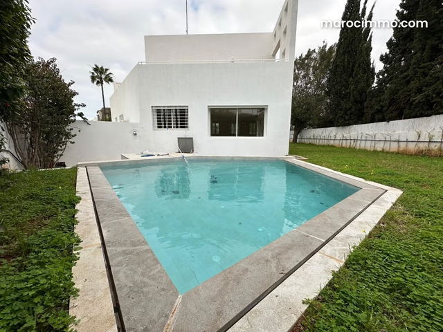 Villa bien rénové à LOUER à Hay riad — الرباط