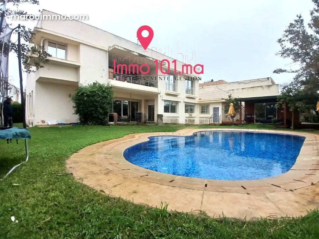 Villa 450 m² avec piscine et jardin 1000 m², El Menzeh — El Menzeh