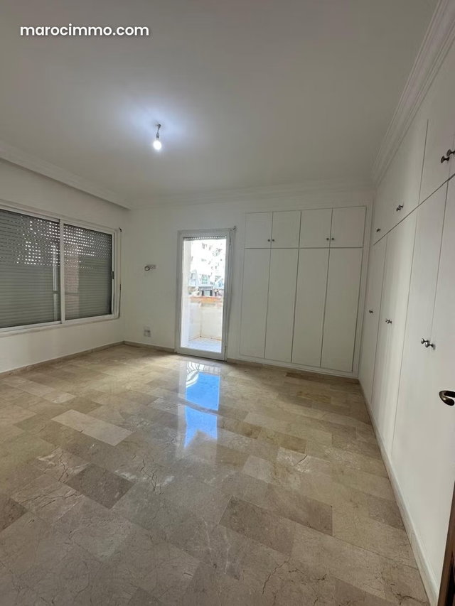 À LOUER – Appartement 3 chambres – Racine, ruelle très calme — 4