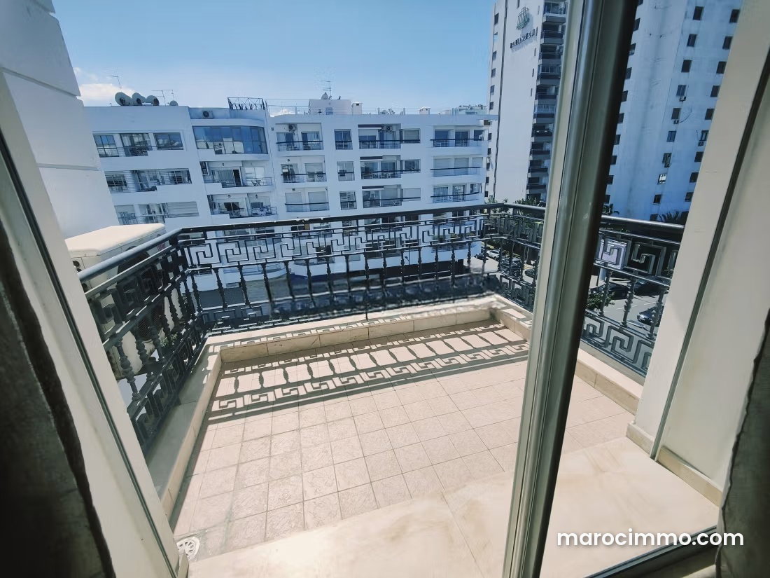 Furnished 170 sqm apartment, 3 bedrooms, terrace, Racine, Casablanca — Casablanca
