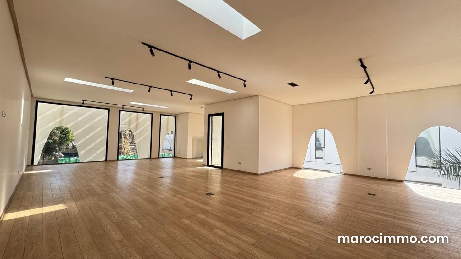 Local commercial 152 m², C.I.L, Casablanca, lumineux et moderne — Casablanca