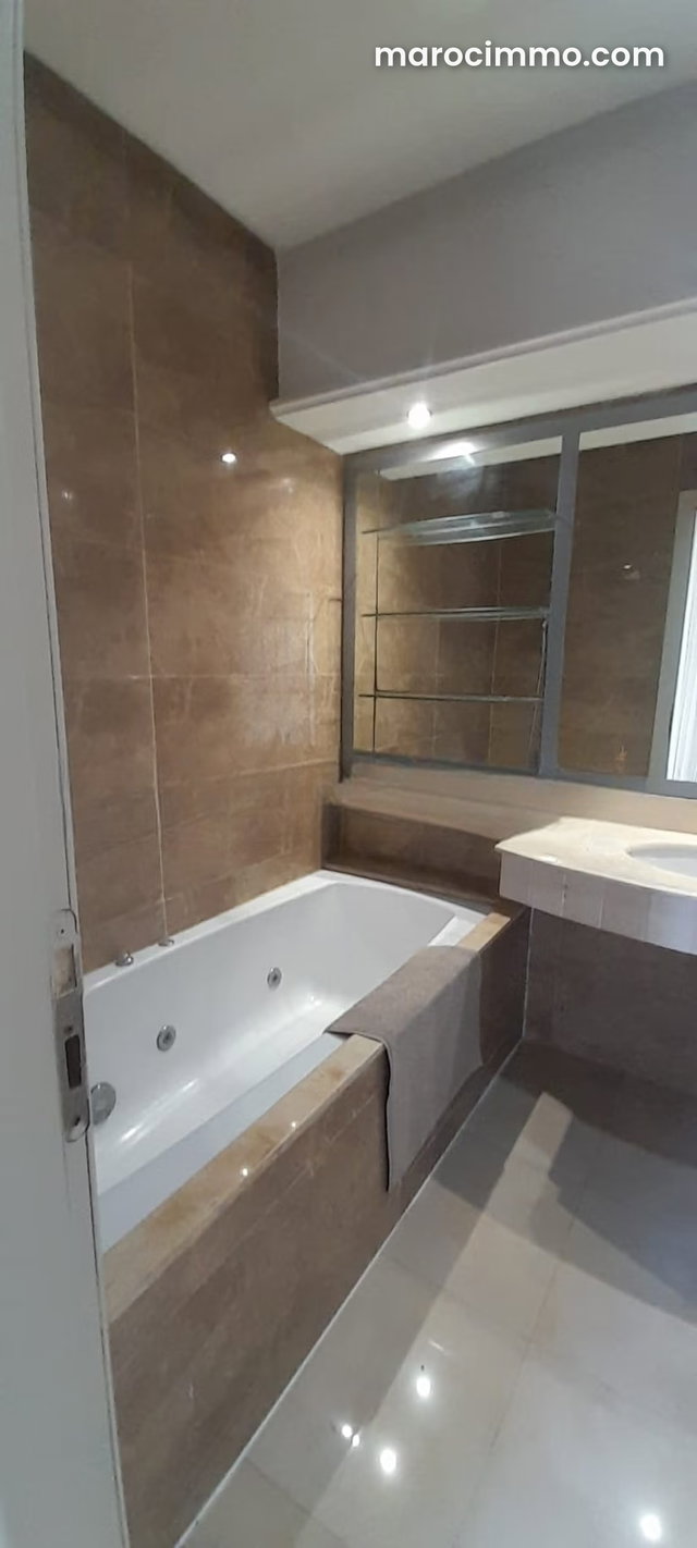 Très bel appartement en location à Gauthier. Surface totale 70 m². Meublé — 4
