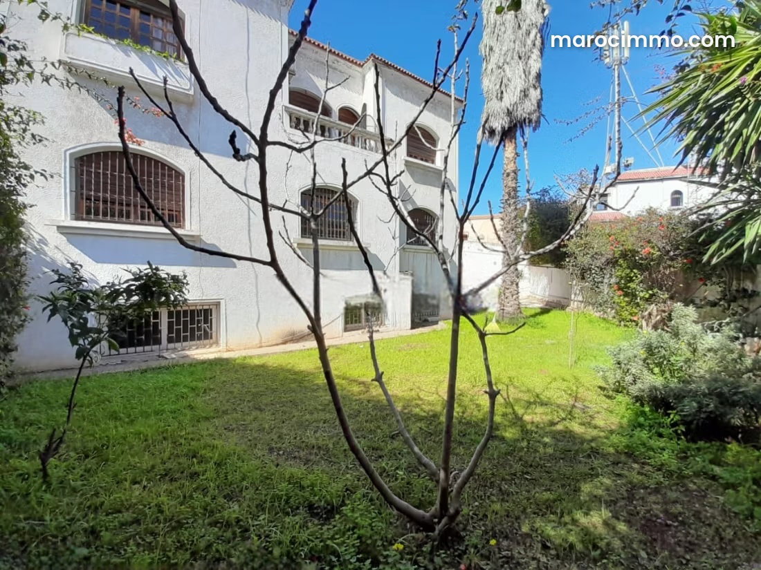 410 m² Villa, 4 Bedrooms, Garden and Terrace, Longchamps, Casablanca — Casablanca