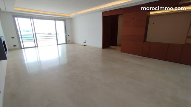 Superbe appartement à louer à Ain Diab. Superficie 200 m². Fenêtres en double vitrage et vue mer — 4